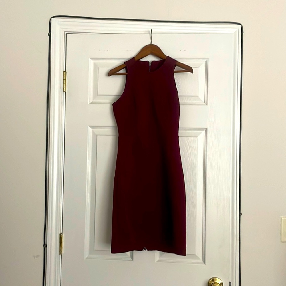 Super cute form fitting cocktail dress! Size 0